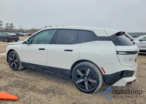 2024 BMW Ix xDrive50 z USA, uszkodzony, nr VIN WB523CF01RCP94121